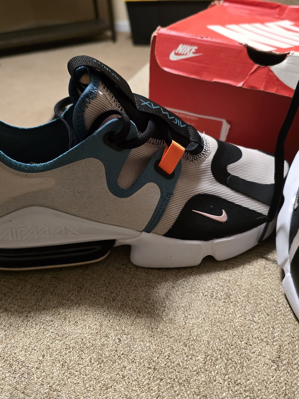 Label on Shoe Box - Picture 2 of 4